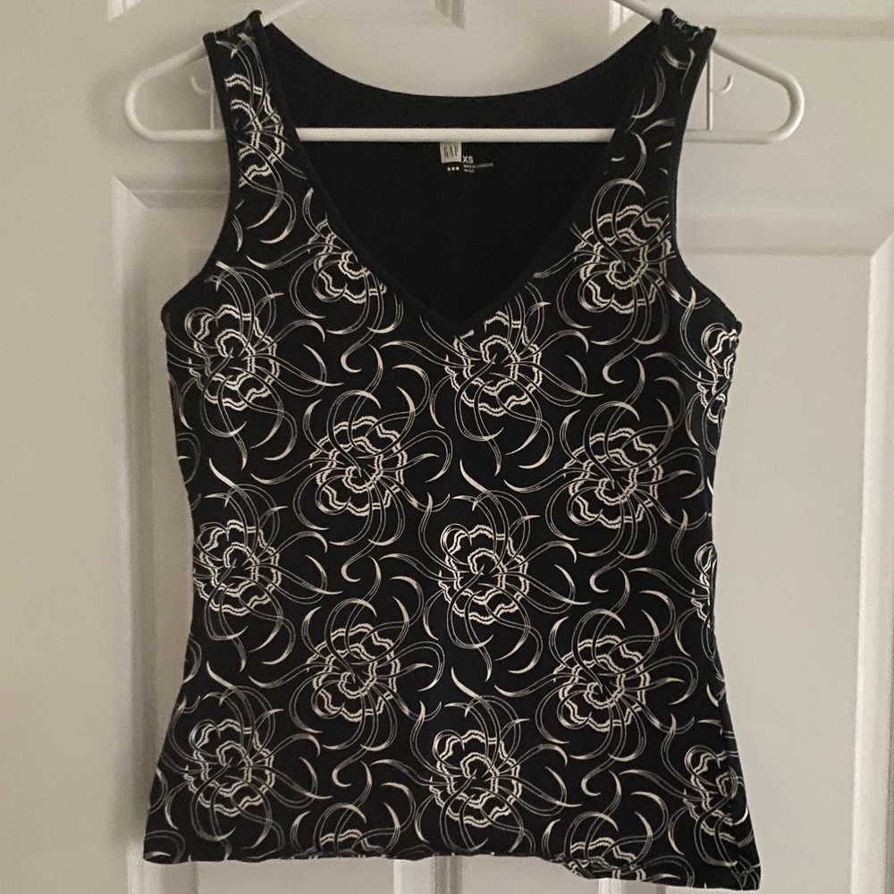 Gap vneck tank top